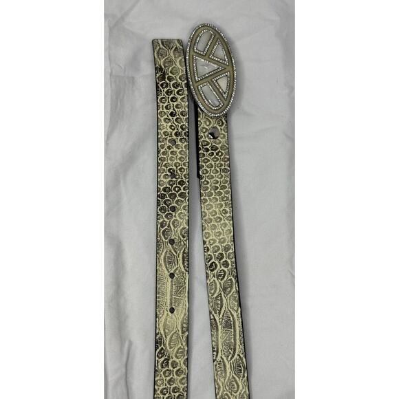 Cabi Beige Faux Leather Emblem Belt With Bling Mother of Pearl Buckle Sz Medium - Picture 4 of 6